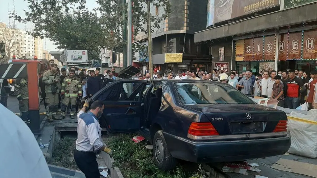 تصادف خودروی تشریفات در تهران 3 مصدوم بر جای گذاشت/سرعت غیرمجاز علت اصلی حادثه