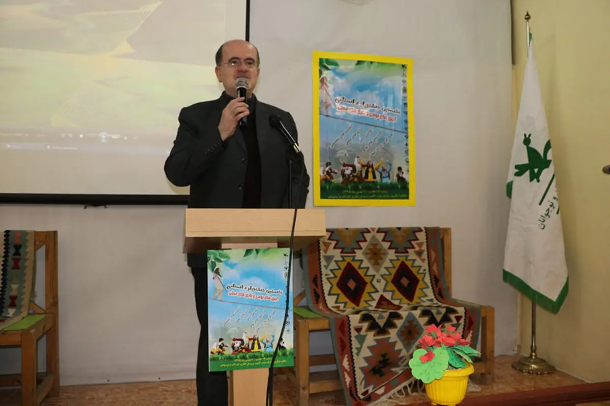 برگزاری جشنواره آیین‌های بومی و محلی گامی موثر در حفظ زبان مادری است