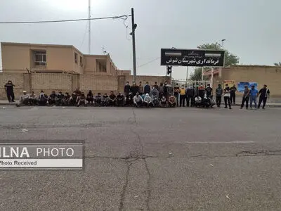 کارگران شهرداری شوش: مسئولان اعتراض ما را جدی نمی‌گیرند