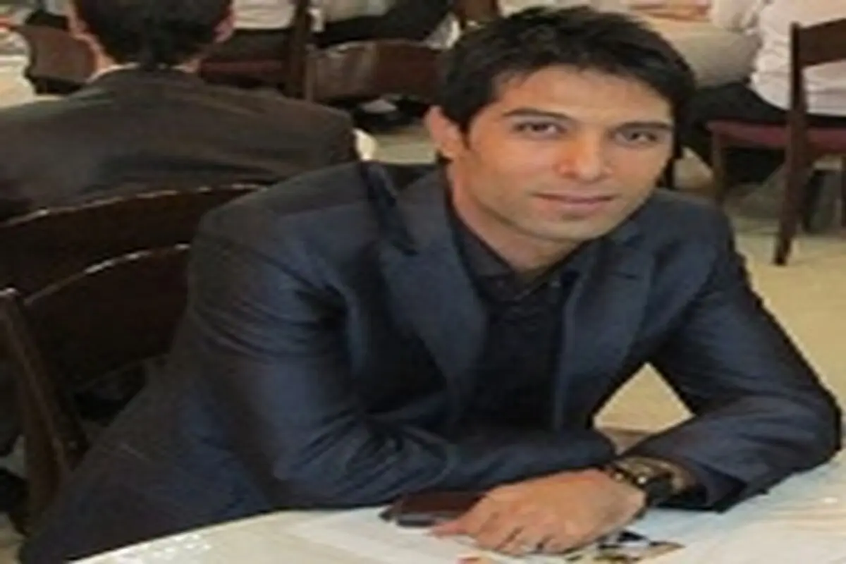 داور قمی در لیگ برتر فوتبال قضاوت می کند