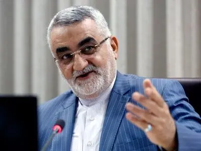 آخوندی شجاعت اتخاذ تصمیمات پر ریسک و تحمل فشارهای سیاسی را دارد/ خرید هواپیمای نو ضرورت ملی بود