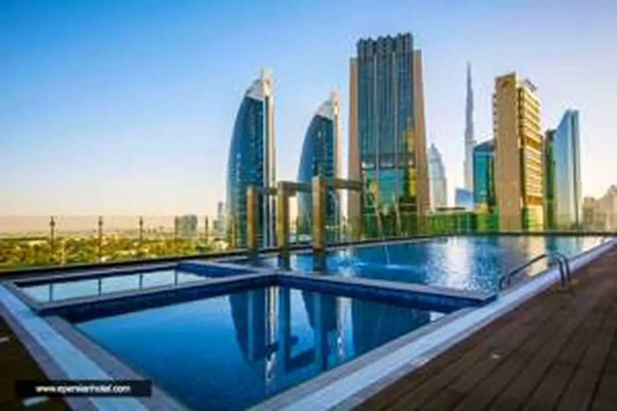 اسکان مسافران هتل های امارات در پارکینگ ها + فیلم