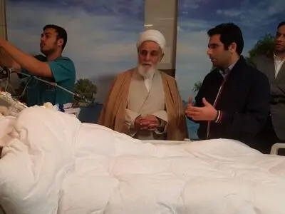 عیادت حجت‌الاسلام ناطق‌نوری از استاد اخلاق