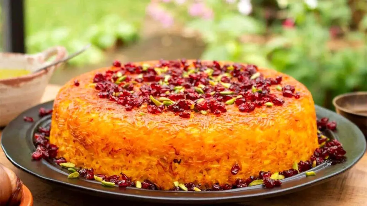 طرز تهیه ته چین مرغ زعفرانی در قابلمه