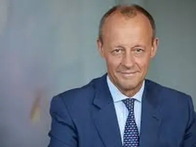 منتقد مرکل، رهبر حزب دموکرات مسیحی آلمان شد