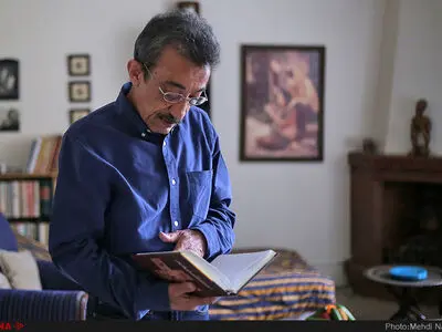 زبان برآمده از هرم قدرتی‌ست که بر مالکیت همه‌جانبه مردان استوار است/نه ادبیات که هیچ‌چیز قادر به حذف مرزهای جغرافیای فرهنگی و سیاسی نیست 
