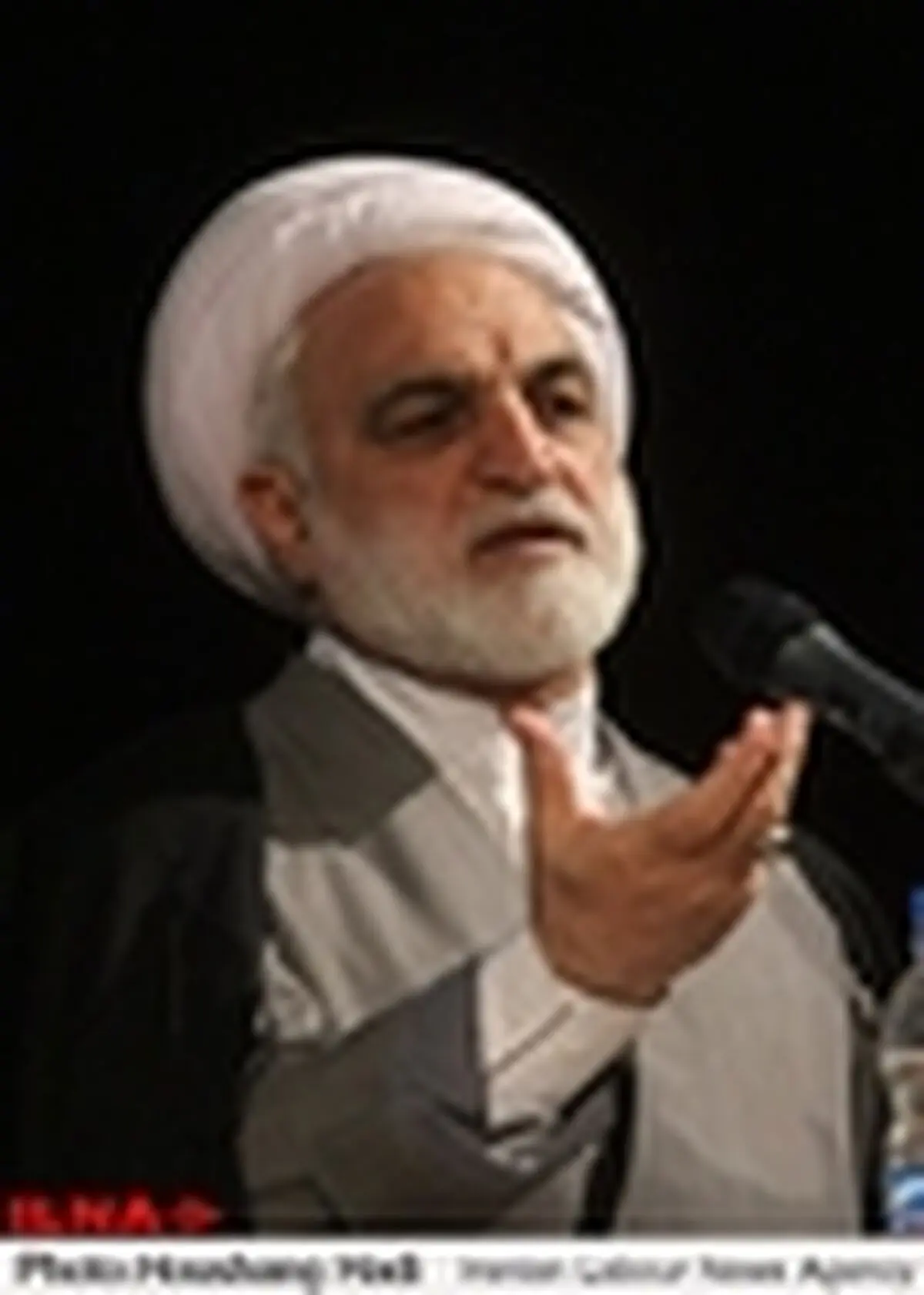 مشورت کردن قاضی هیچ منافاتی با استقلال وی ندارد