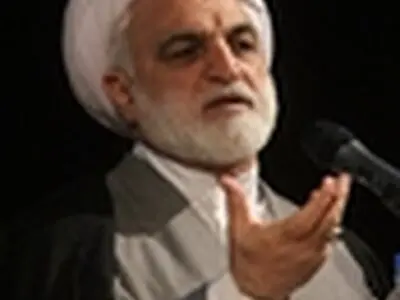 مشورت کردن قاضی هیچ منافاتی با استقلال وی ندارد
