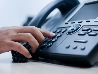 بررسی و مقایسه سه شرکت برتر خدمات مرکز تلفن ابری و تلفن اینترنتی