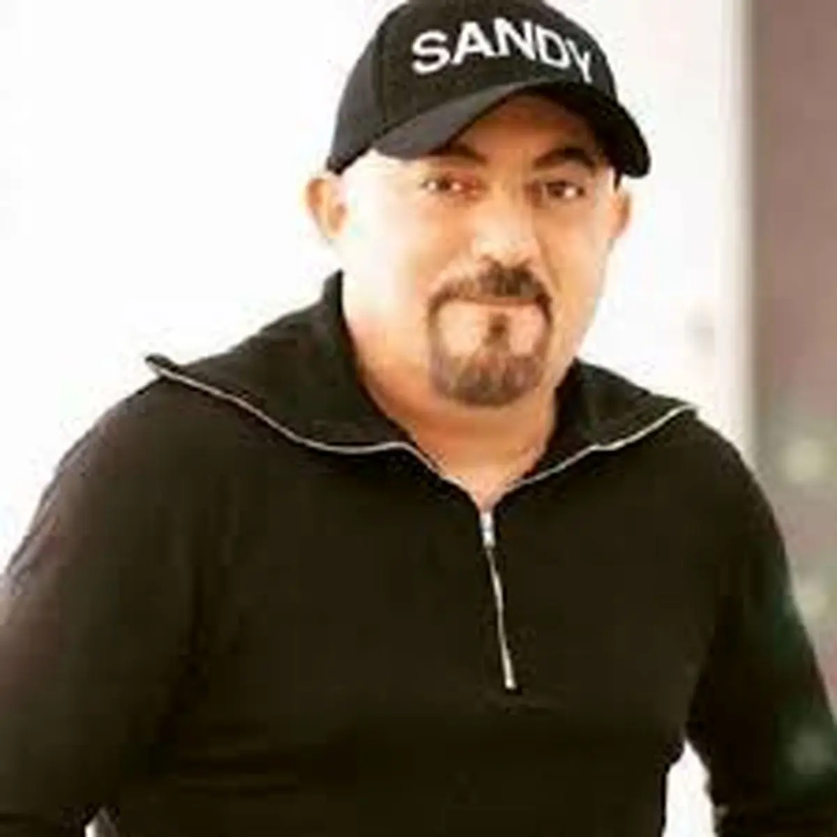 سندی: هنوز هم معتقدم که صدای محسن چاوشی دستگاهی است! +فیلم