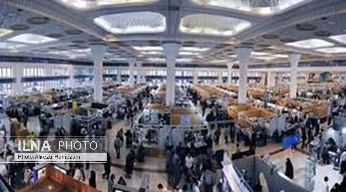 توزیع بن کتاب میان دانش آموزان و معلمان