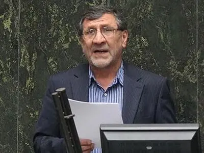 رئیس‌جمهور در انتخاب وزیر کار، بازرگانی و صنعت به تحصیلات عالیه اکتفا نکند/ باید برای اصلاح مدیریت و ستاد وزارتخانه‌ها اقدام کنیم نه تفکیک آن‌ها