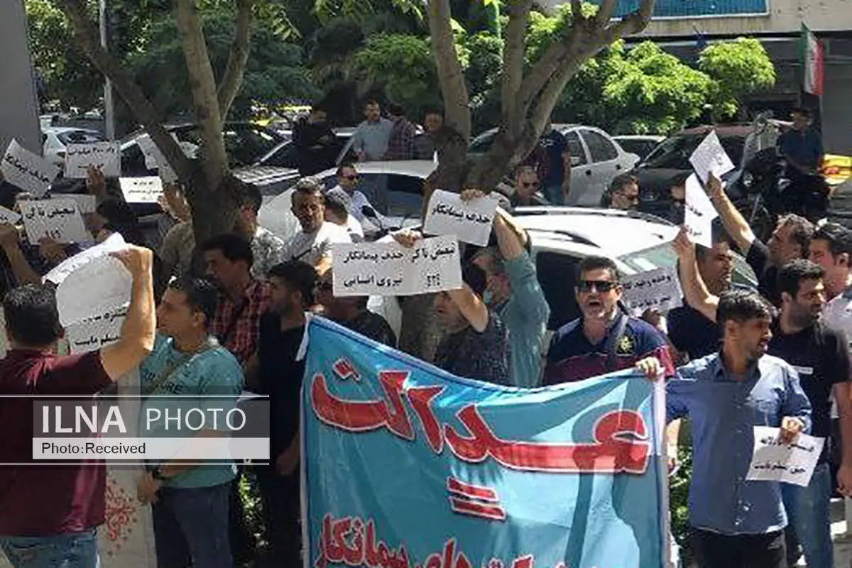 تجمع کارگران ارکان ثالث نفت مقابل وزارتخانه/ پیمانکاران حذف شوند