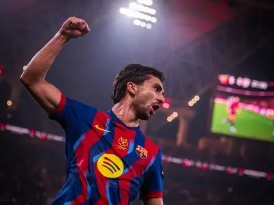 تمدید با «کوسه» در دستور کار بارسلونا