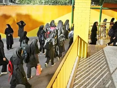 انفصال از خدمت مسئولان مدارس دولتی با دریافت وجه از خانواده ها و شکایت آنان/فیلم