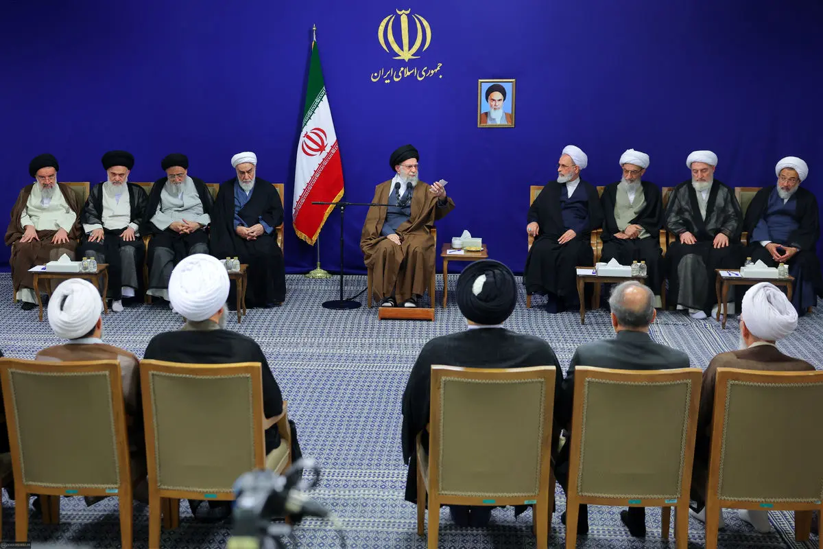 بیانات رهبر انقلاب در دیدار دستاندرکاران کنگره بینالمللی میرزای نائینی
