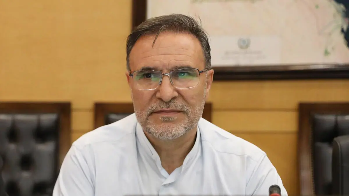 رایحه خوش خدمت را جایگزین بوی تعفن برخاسته از یقه سفیدها، آقازاده ها و جیره خواران کنید