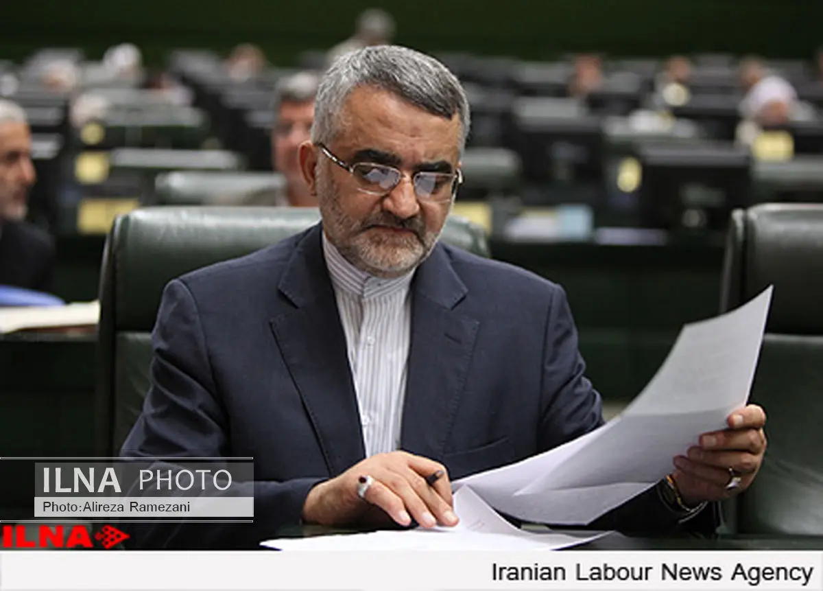 بروجردی رونمایی از موشک نقطهزن فاتح ۳۱۳ را تبریک گفت