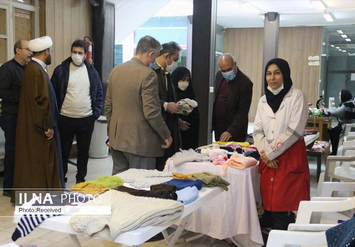 بازارچه خیریه بانوان عضو هلال احمر برگزار شد