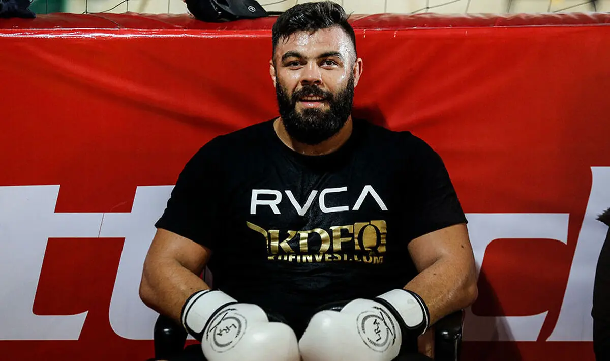  پیروزی آسان علی اکبری مقابل مبارز کانادایی در MMA

