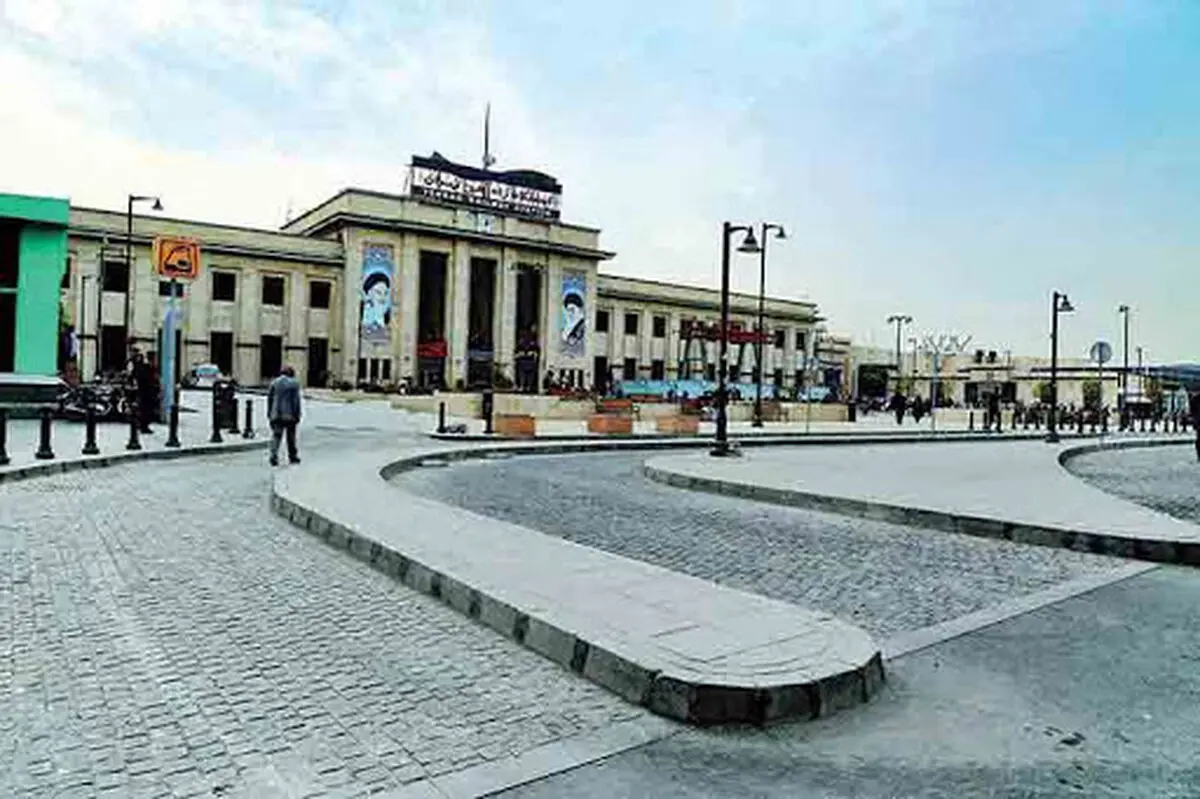 بیش از یک‌ونیم هکتار پلازای شهری در میدان راه‌آهن اجرا شد