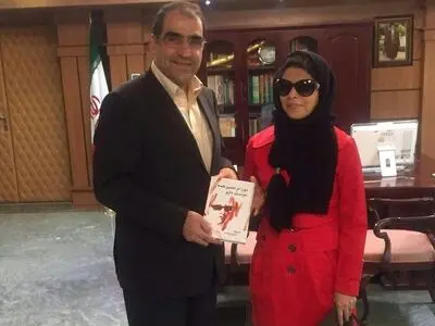 دیدار مریم حیدرزاده با وزیر بهداشت/ هدیه شاعره روشندل به هاشمی