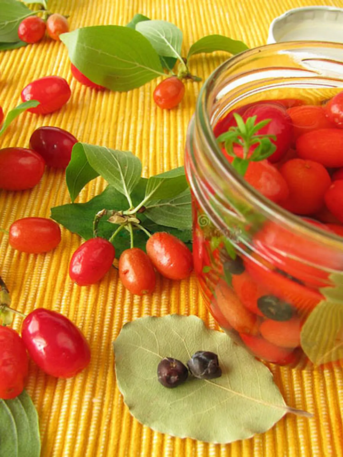 ترشی زغال اخته خوشمزه 