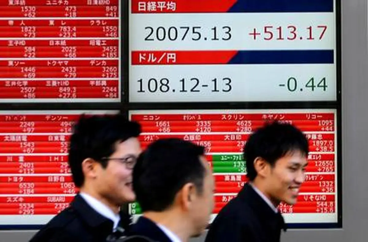 Asia shares weaker on lockdown worries, banking sell-off