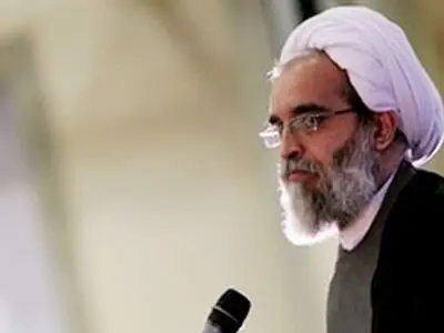 نباید هر فرد و گروه، تیم مذاکره کننده هسته ای را امر و نهی کند