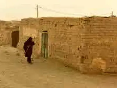 نفس کشیدن در ریگ روان/ کارگران روزمزدی که خانه‌ زندگی‌شان ویران می‌شود/ هیرمند را خالی از سکنه نکنید!