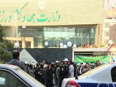حضور معاون امور دام وزارت جهاد کشاورزی در جمع مرغداران معترض + فیلم