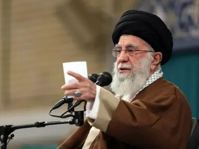 قائد الثورة يشيد بمسيرات الشعب الايراني الحاشدة اليوم