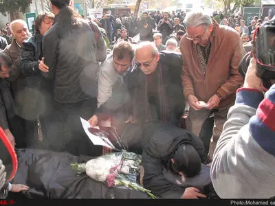 مراسم تشییع جنازه دالوند روزنامه نگار در خانه هنرمندان