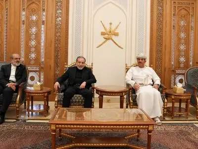 عراقجي يصل إلى مسقط