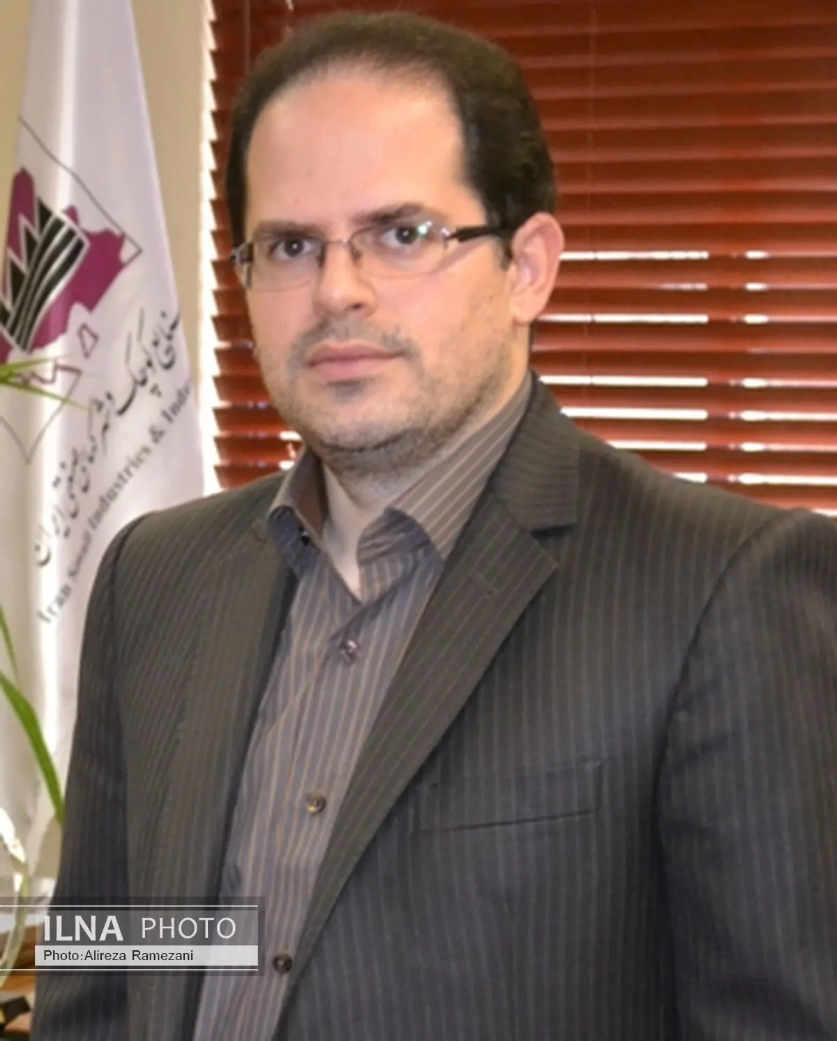 ورود واحدهای صنعتی به فرابورس بهترین راه تامین نقدینگی است