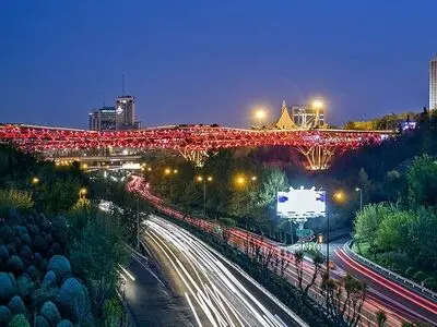 پل طبیعت همزمان با تاسوعا و عاشورای حسینی قرمز می‌شود