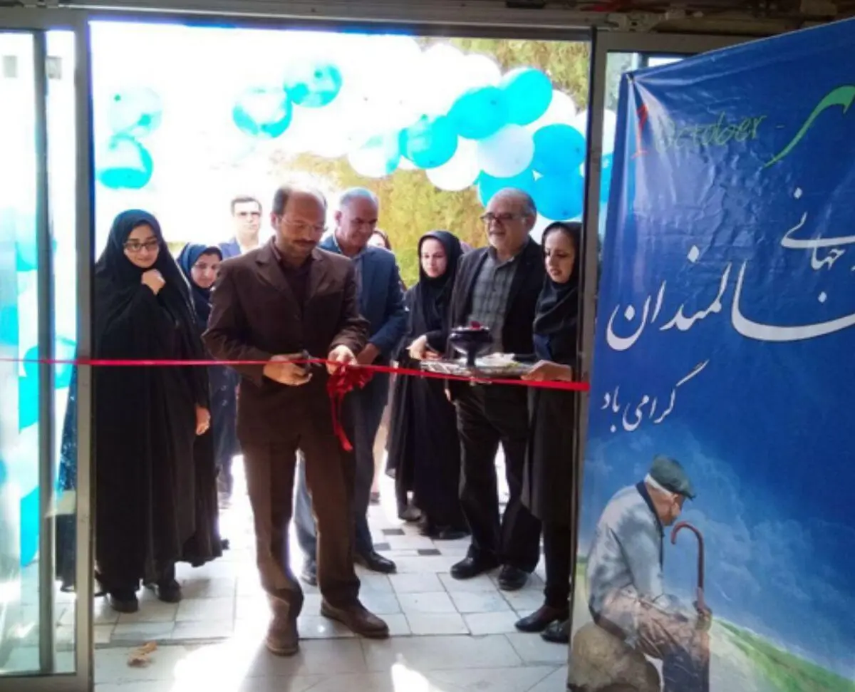 نمایشگاه آثار هنری و صنایع دستی سالمندان در کاشمر افتتاح شد
