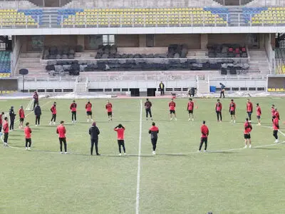 تمرین حفظ توپ و فوتبال هدفمند در دستور کار پرسپولیس/ ادای احترام به درگذشت سه ملی پوش قطع عضو