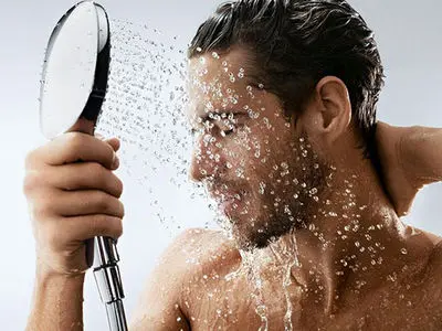 چرا نباید هر روز حمام کنیم؟