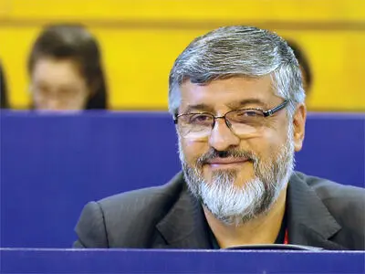 پولادگر: استعفای صدری از پرسپولیس بررسی می شود