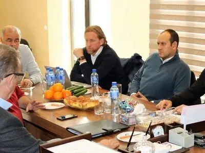 دیدار مشترک لیکنز با مدیران باشگاه تراکتور و بازدید از امکانات باشگاه