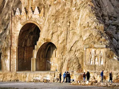 اصابت موشک های رژیم صهیونیستی به ۳ کیلومتری تاق بستان 