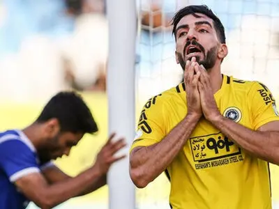 مدافع سپاهان؛ نخست شکار مهدی رحمتی در نقل و انتقالات 