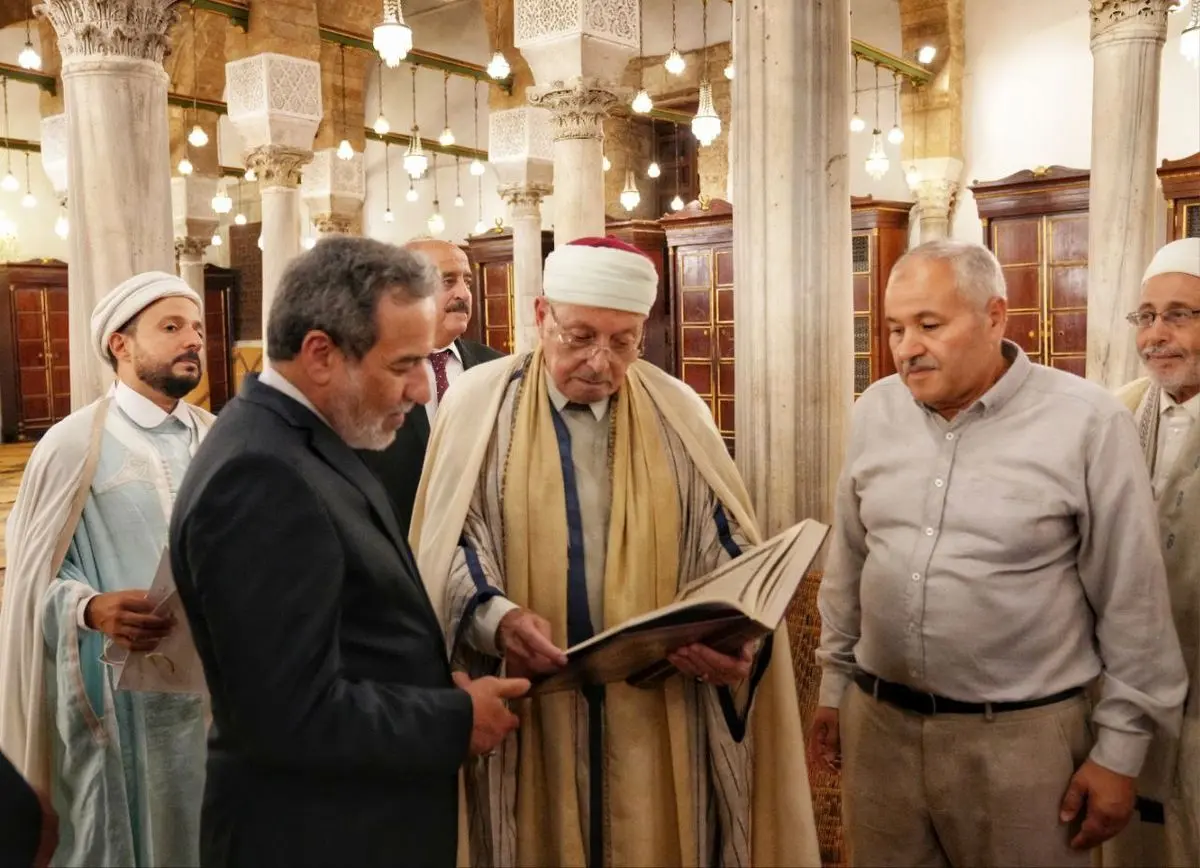 بازدید وزیر امور خارجه از مسجد جامع الزیتونه و دیدار با مفتی کل تونس