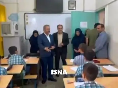 رییس مرکز امور اتباع در بازدید از یک مدرسه اتباع: انشالله شما را در افغانستان ببینیم و کشورتان را بسازید + فیلم