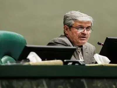 پیشنهاد کاهش تعرفه واردات خودرو را در صحن علنی مجلس پیگیری می‌کنم