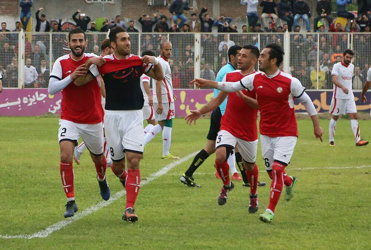 صحنه مشکوک‌ هفته در لیگ ایران؛ پنالتی جنجالی و تغییر معادلات لیگ برتری شدن (ویدئو)