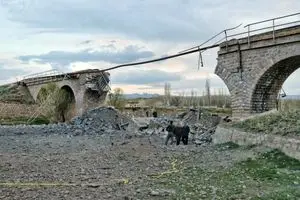 بازسازی پل ریلی تخریب شده استان قم در جنگ رمضان ظرف 40 ساعت