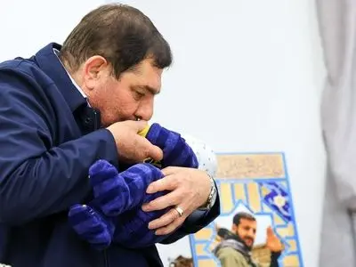 مخبر: خانواده‌های شهدا سرمایه‌های اجتماعی نظام هستند