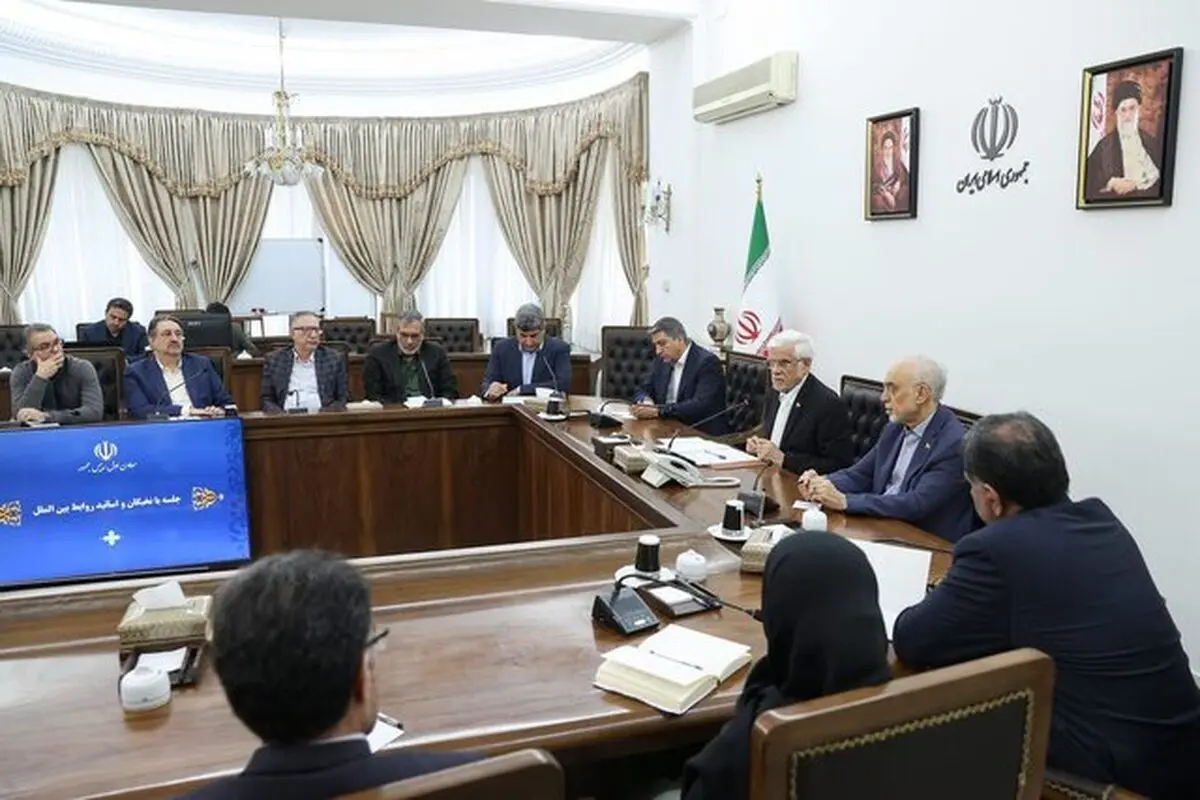 نشست عارف با کارشناسان روابط بین‌الملل درباره روند مذاکرات